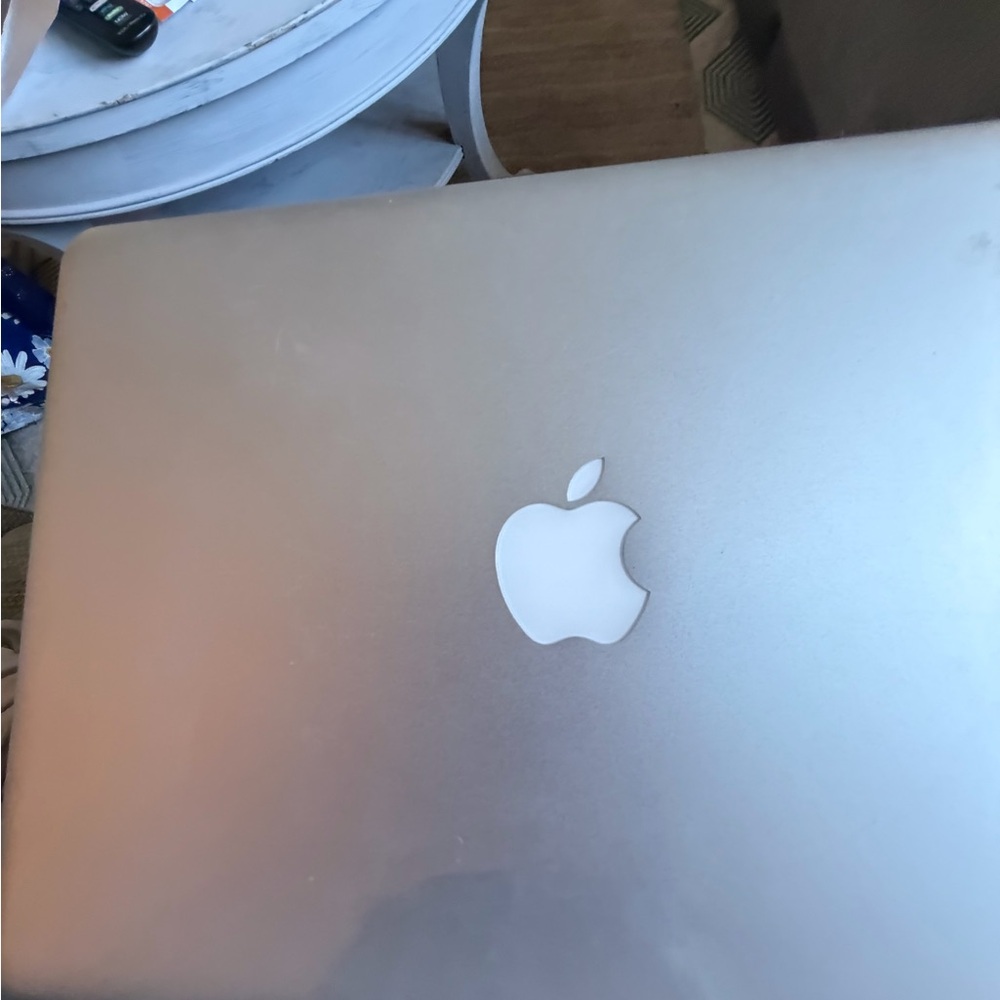 Apple MacBook in Sleek Silver with charger